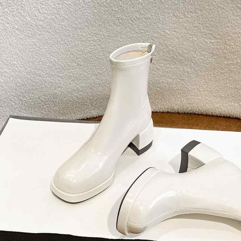 女性用 オフホワイト ショートブーツ かわいい 太ヒール 秋冬 暖か素材 脚長効果 スタイリッシュ デイリー使い 軽量 履きやすい アンクル丈