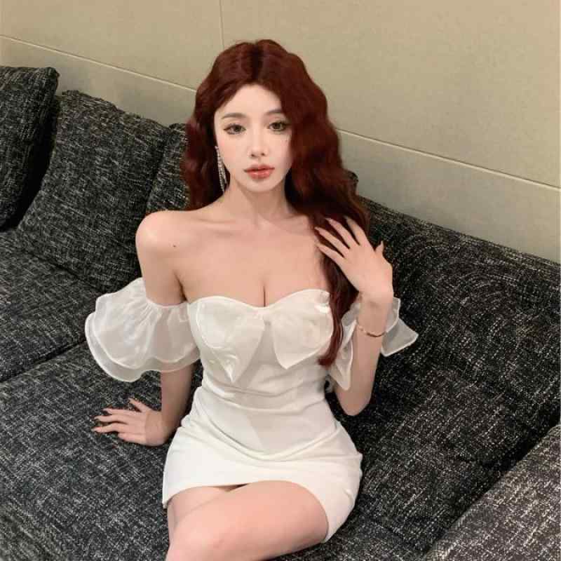 ワンピース 女性用 オフショルダー 一文字襟 チュールスカート 蝶結びリボン ストラップレス セクシー フェミニン ドレス ガーリー スタイル 軽やか シルエット トレンド ファッション