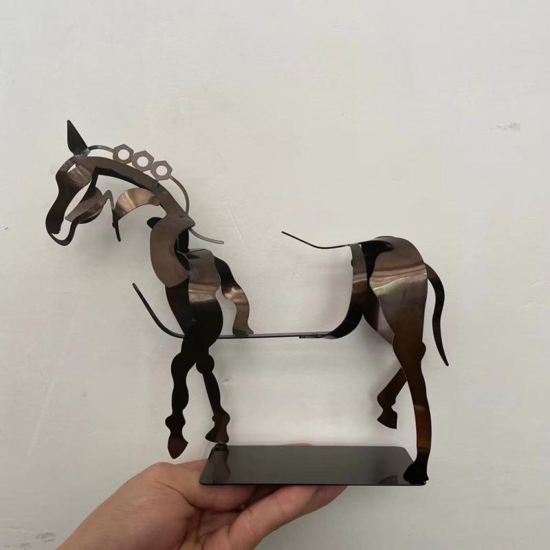 彫刻 馬 透かし彫り 金属 卓上 装飾 インテリア 置物 アート オブジェ 細工 ディスプレイ フィギュア｜LAONsChoice