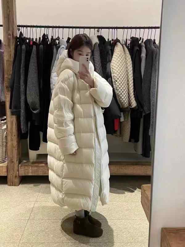 落ち込む厚地の外套 レディース ロング丈 膝下丈 足関節まで ボンネット付き添い人 朦朦たる 生あたたかい 防寒 綿毛 軽さ 心地好い 秋冬 ゆったり 取り合わせ取りまかなう 体型取りまかなう 土手っ腹あたり近所 二の腕取りまかなう 御膳上等感 撥水産業 防 保温 隠し付き添い人 ジップアップ ゆったり影ぼうし