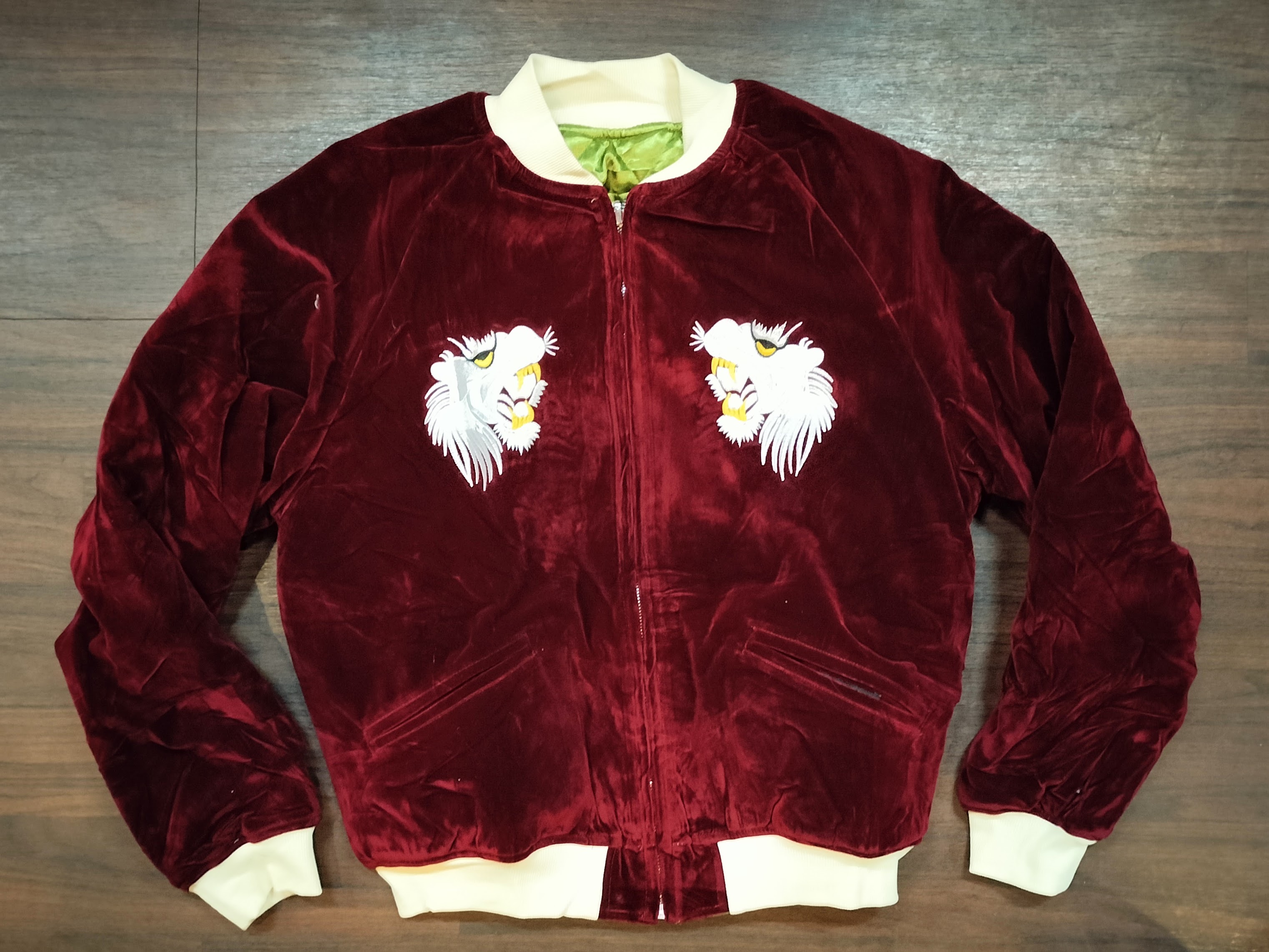 黒いベルベットスカジャン 白い虎刺繍 楽天市場】＃417 別珍 スカジャン ”白虎” 黒x生成り : ラピーヌ