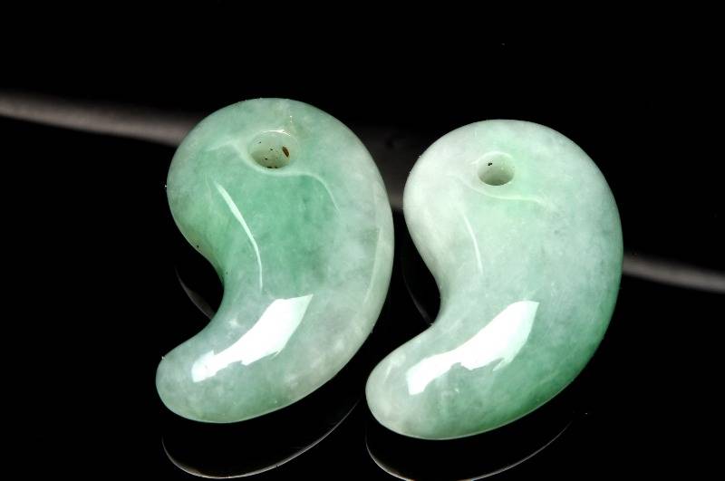 楽天市場】国産 糸魚川産 高級本翡翠 武藤玄功作 『 弥栄大勾玉