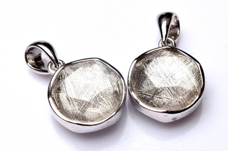 楽天市場】Silver925◇レインボーカラー ギベオン隕石(メテオライト