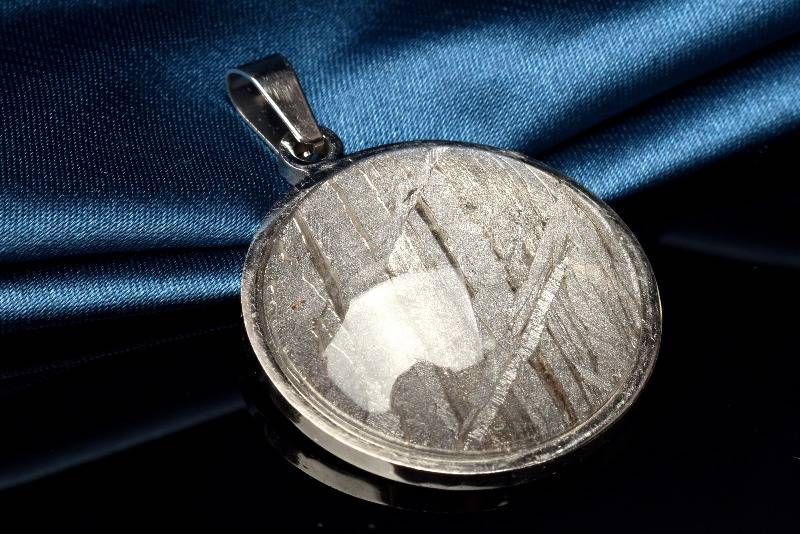 楽天市場】隕石 ペンダントトップ アルタイ隕石 （ウイグル自治区産