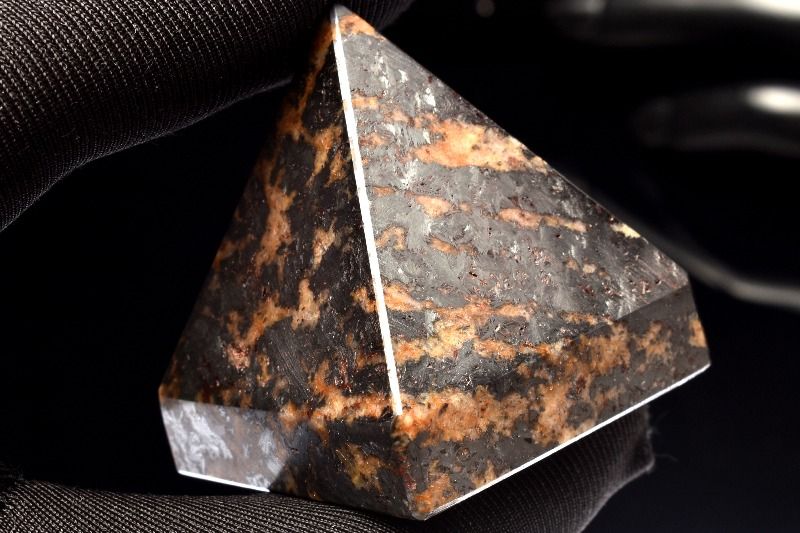 【稀少品】サハラNWA869隕石（コンドライト隕石）のブレス サハラNWA869隕石（コンドライト）ブレスレット 10.5mm #NJ072