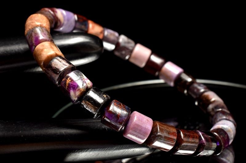 【１点物】高発色◇癒やしの石 スギライト(杉石)　5.5-6x7mm　チューブ ブレスレット アクセサリー _MA7996