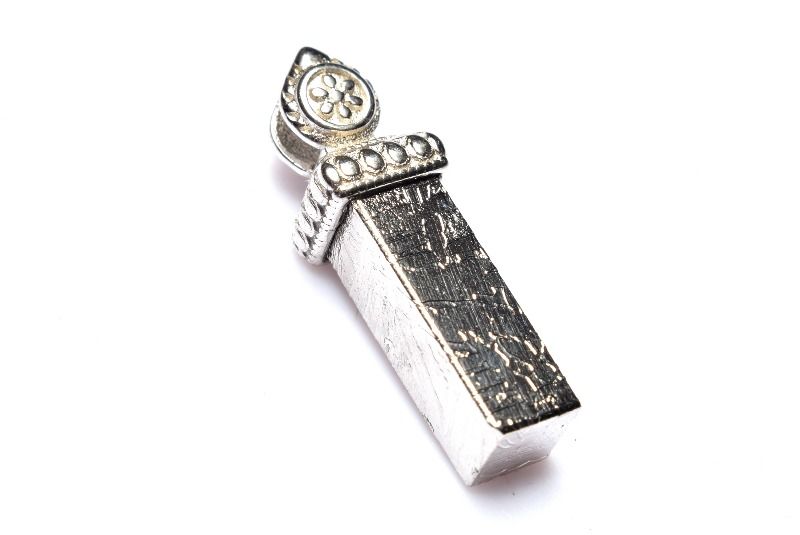 楽天市場】隕石 ペンダントトップ アルタイ隕石 （ウイグル自治区産