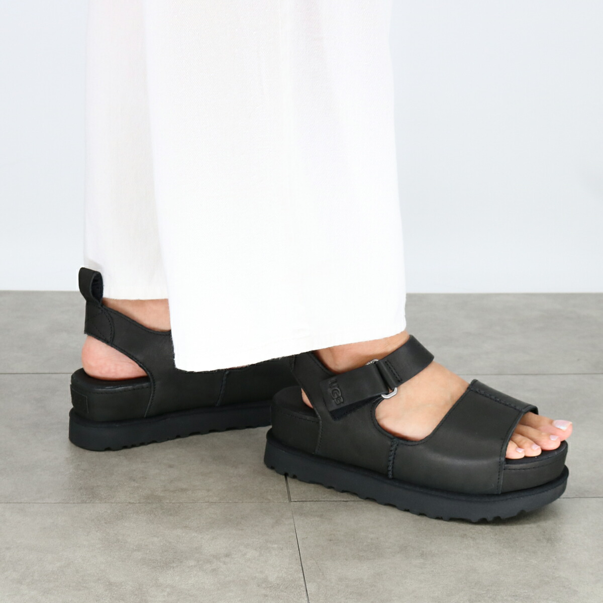 【UGG】サンダル☆未使用 UGG アグ Cora Sandals コウラ コーラ ストラップサンダル