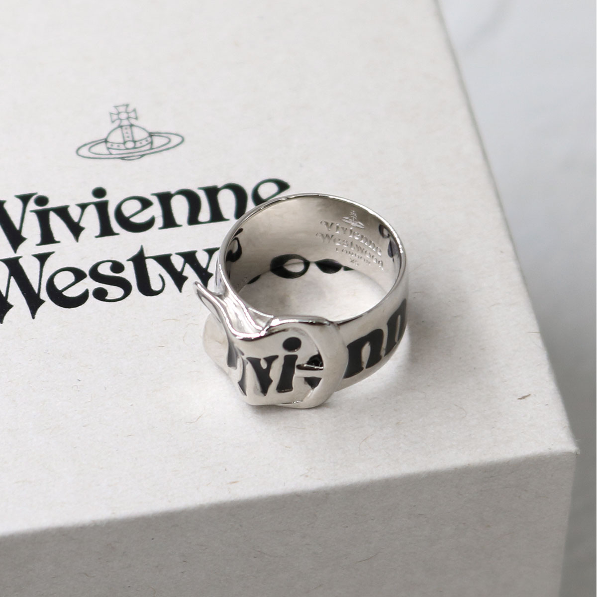 【Vivienne Westwood】カレッジリング　メンズ　リング　指輪 vivienne westwood カレッジリング | goodbadstore