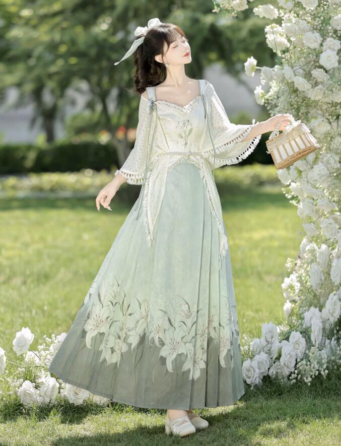 レディース 漢風 ロリータ服 4点セット 漢元素 コスプレ衣装 改良版漢服 インナー＋ボレロ＋スカート＋ウェストチェーン ゴージャス 刺繍飾り 学園祭 文化祭 イベント 花見 撮影衣装 コスチューム 6,823円