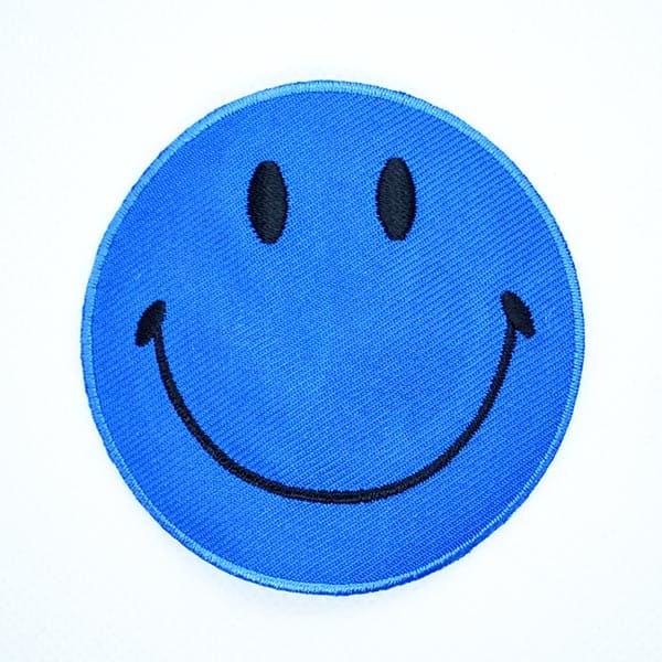 楽天市場 ワッペン スマイルマーク スマイリーフェイス ブルー Wom 002 ワッペン アイロン ブランド 通販 アップリケ ブレザー シャツ エンブレム アルファベット イニシャル ミリタリー カンパニー 名前 キャラクター ワッペン通販 ワッペンストア