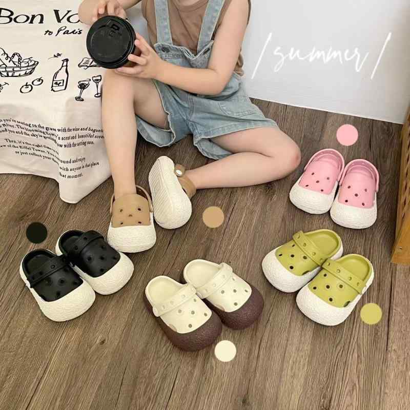 サンダル ちびっ子用 お坊っちゃん お嬢さん EVA原料品 夏用 雨合羽 耐久 愛くるしい ポンチ絵柄 冷やりとした手合い 軽さ 砂浜 スウィミングプール 室内履き
