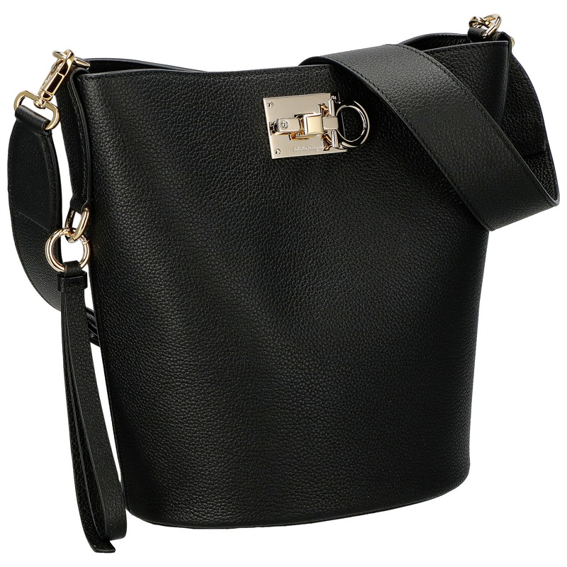 フェラガモ　ブラックレザーショルダーバッグ サルバトーレフェラガモ Salvatore Ferragamo FERRAGAMO