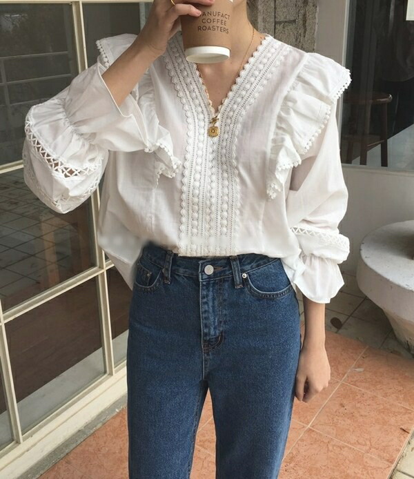 楽天市場 フリル シャツ ブラウス レディース トップス 長袖 白ブラウス レース 肩フリル Vネック ベルスリーブ 韓国 ファッション 春 秋 白 シンプル カジュアル おしゃれ 上品 大人可愛い デート服 ｌｅａｐ