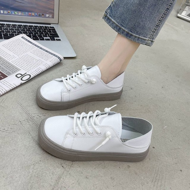 楽天市場 スニーカー レディース かかとが踏めるスニーカー 紐靴 白 ローカットスニーカー カジュアル フラットシューズ シンプル シューズ 靴 通学 ｌｅａｐ