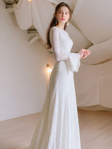 楽天市場 ウエディングドレス スレンダーライン 長袖 結婚式 二次会 花嫁 ドレス 白 ロングドレス 袖あり 大きいサイズ 総レース フリル トレーン シースルー ベルスリーブ 透け感 露出控えめ シンプル 上品 ナチュラル ｌｅａｐ