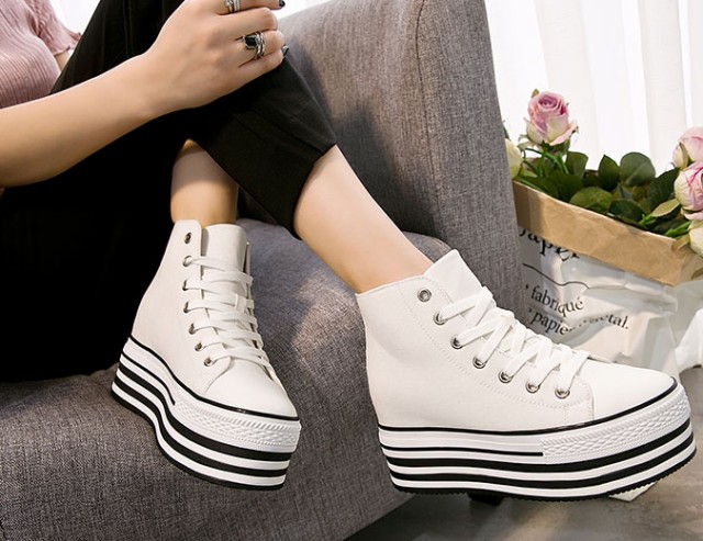 楽天市場 厚底スニーカー レディース ハイカットスニーカー 厚底 スニーカー 韓国 白 黒 紐靴 プラットフォーム カジュアル シンプル ダッドスニーカー おしゃれ 大人可愛い 小さいサイズ ｌｅａｐ