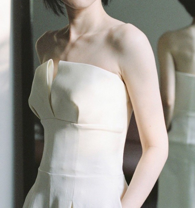 楽天市場 ウエディングドレス パンツドレス かっこいい 結婚式 二次会 ドレス 花嫁 ベアトップ ノースリーブ ハイウエスト 袖なし 大きいサイズ 3l かっこいいパンツドレス 個性的 モード系 シンプル ｌｅａｐ