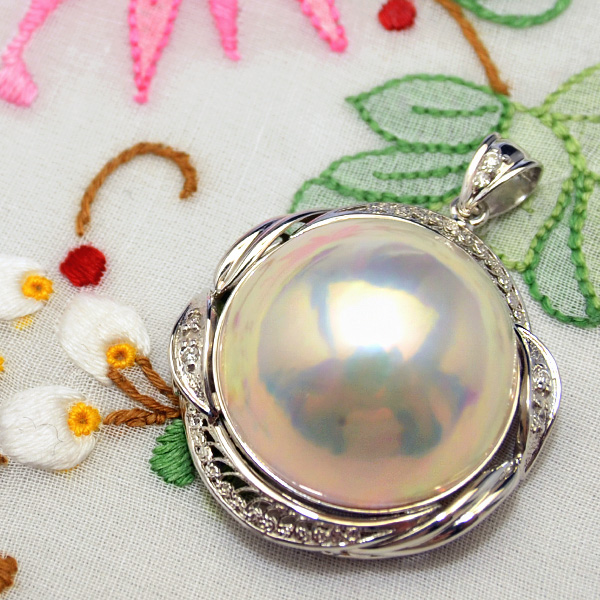 【楽天市場】21mmマベ真珠&ダイヤモンドK18WGペンダントトップ 極上の輝きを放つ超特大マベパール 世界に誇る至高の逸品 NA09：ルコリエ