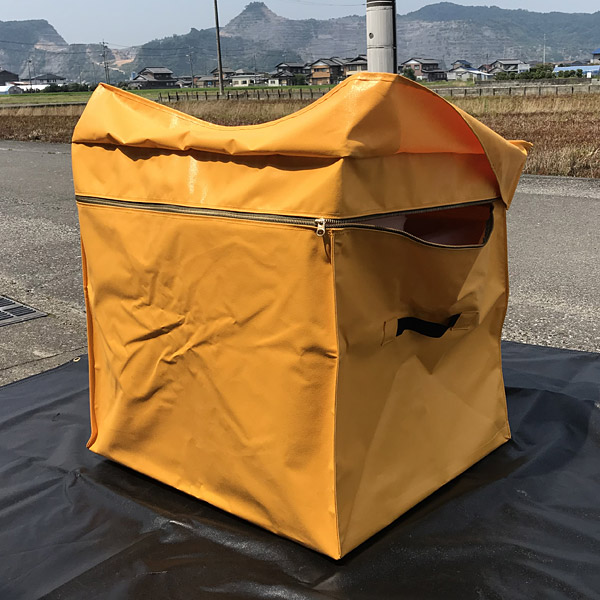 楽天市場 あす楽 エステル帆布製 収納袋 大 毛布収納 毛布入れ ファスナー付き 完全防水 養生シート収納 かさばるシートなどの収納整理に トラックシート素材 80 70 70cm ミノクニ商店