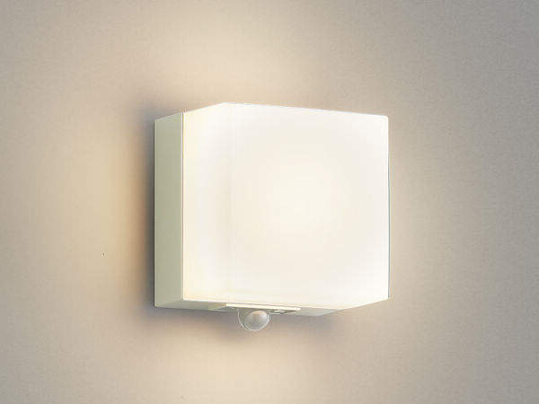 コイズミ照明 LED防雨ブラケットライト 玄関灯 屋外 人感センサー付 2700K電球色|ミノクニ商店