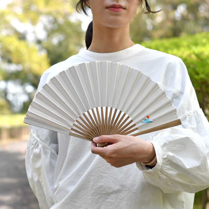 超高品質で人気の 刺繍 センス メンズ 綿 酒 ケース ブルー 女性用 富士山 サメ ヘミングス ワニ かわいい ファボ扇子 ギフト 扇子袋 暑さ対策  HEMING'S ブラック ホワイト 扇子 父の日 RICCA 扇子袋付き せんす 和服