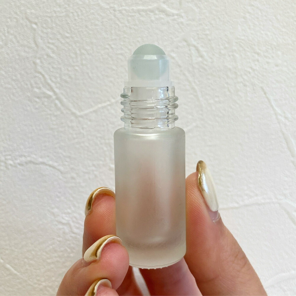 市場 木目キャップ 詰替容器 エッセンシャルオイル フロスト加工 ガラスボール 遮光 アロマ ロールオンボトル ガラス製 5ml 精油