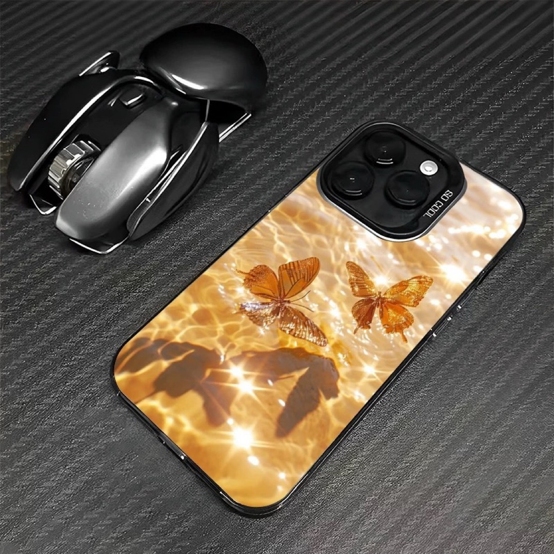 A064272iPhone全機種相応う ゴールド蝶が舞う飛び切り感スマホケース ? 光と水面の幻覚