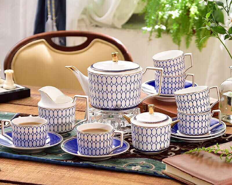 西洋 カップ＆ソーサー6客 花柄豪華カップ 上品 陶磁器ティー
