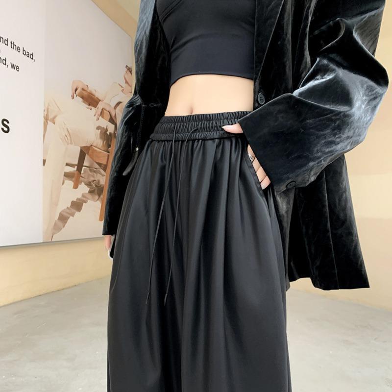 春 コーデ レディース ファッション オシャレ カワイイ シンプル きれいめ ナチュラル 上品カジュアル 婦人服 ブラック アメリカン クラシック PUレザー パンツ ワイドレッグ パンツ ハイウエスト ストレート カジュアル ロング