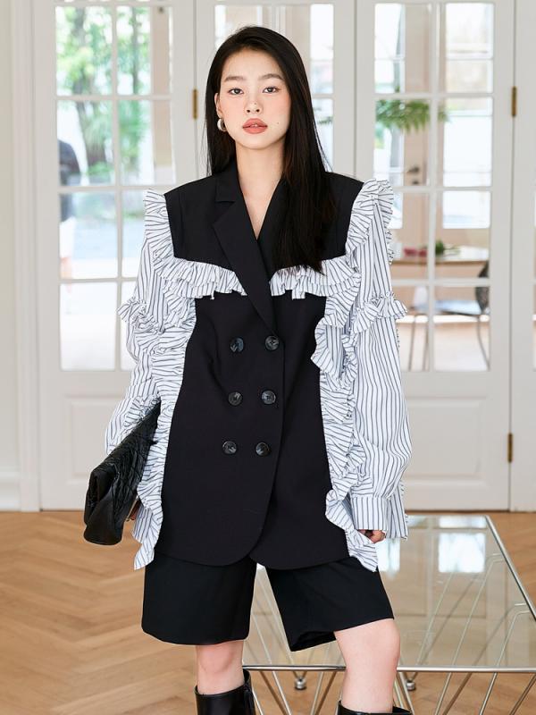 春 コーデ レディース ファッション オシャレ カワイイ シンプル きれいめ ナチュラル 上品カジュアル 婦人服 縞模様 コントラスト プリーツ スーツ ジャケット ゆったり シンプル シャツ ダブルブレスト フリルレース ｜リコット