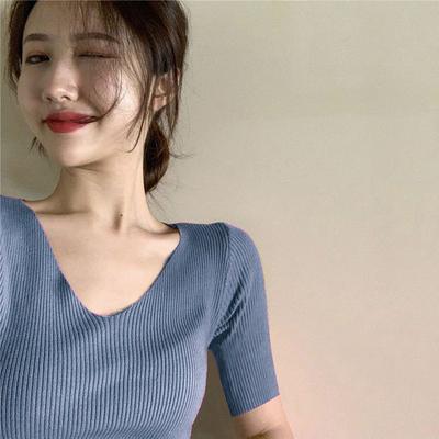 春 コーデ レディース ファッション オシャレ カワイイ シンプル きれいめ ナチュラル 上品カジュアル 婦人服 Vネック セーター 薄手 Tシャツ 半袖 レイヤリング スリム ミッド スリーブ トップス