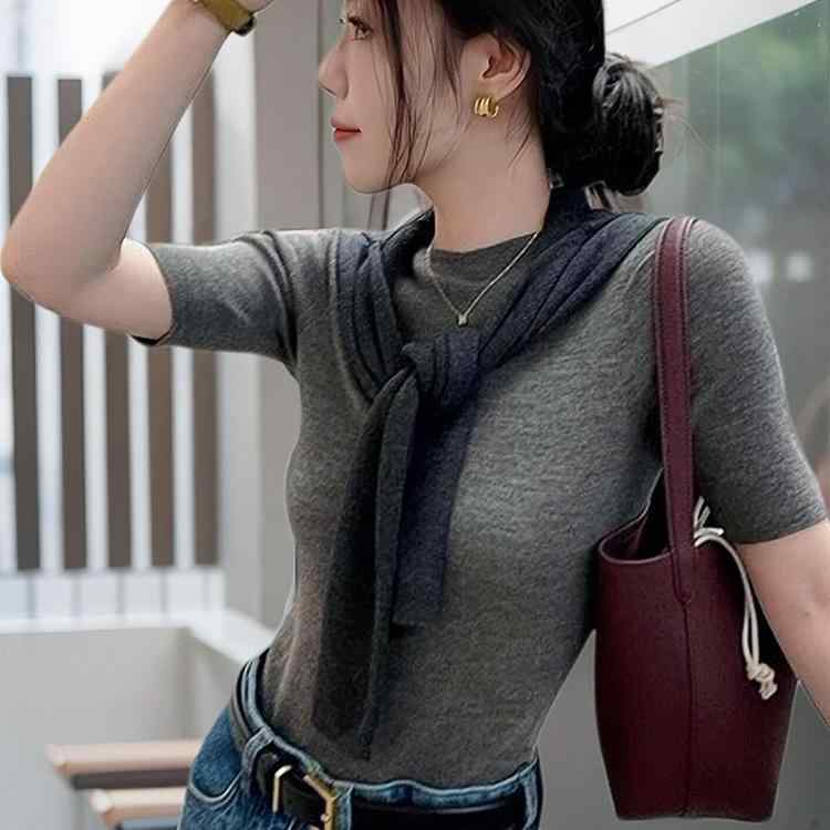 春 コーデ レディース ファッション オシャレ カワイイ シンプル きれいめ ナチュラル 上品カジュアル 婦人服 ハーフ タートルネック ハーフスリーブ Tシャツ スリミング スリム インナー レイヤリング グレー ニット トップス