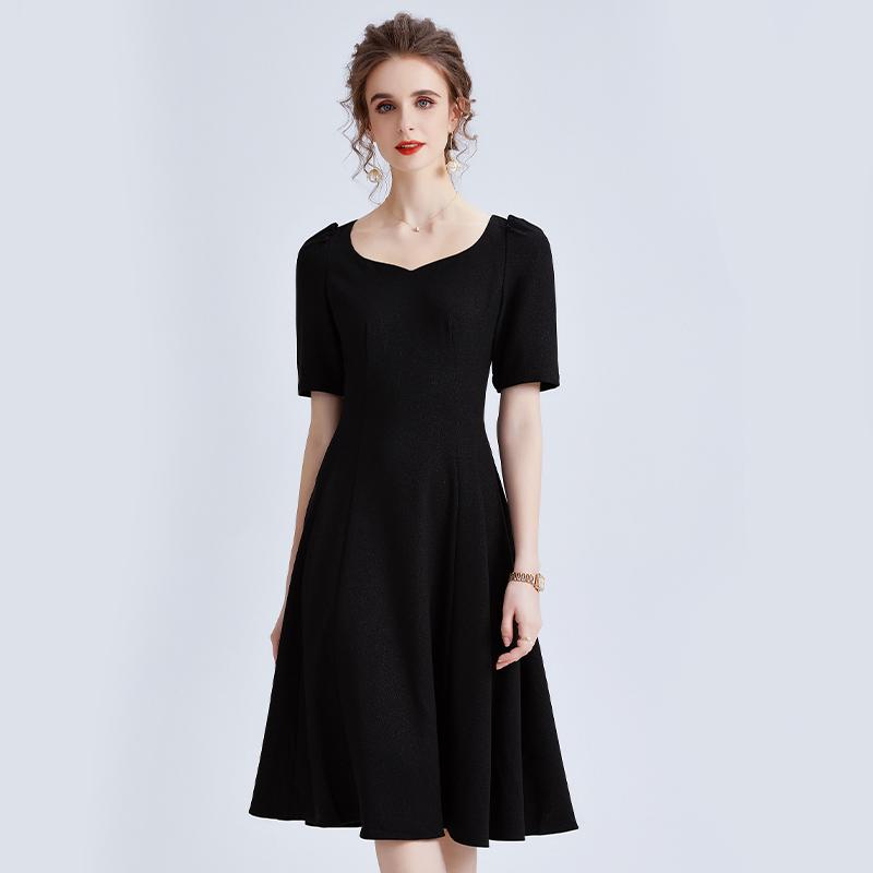 春 コーデ レディース ファッション オシャレ カワイイ シンプル きれいめ ナチュラル 上品カジュアル 婦人服 ブラック ドレス 夏 パフスリーブ スクエアネック フレンチ クラシック ビッグ スイング スカート
