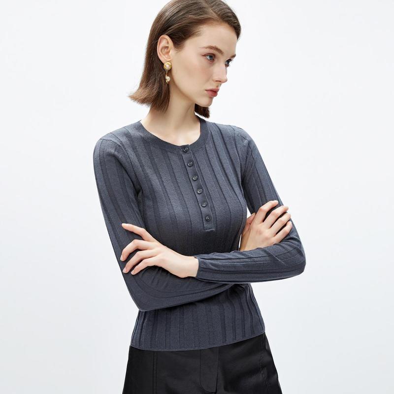 春 コーデ レディース ファッション オシャレ カワイイ シンプル きれいめ ナチュラル 上品カジュアル 婦人服 ウーステッド ウール ラウンドネック トップス 防寒 スリムフィット セーター