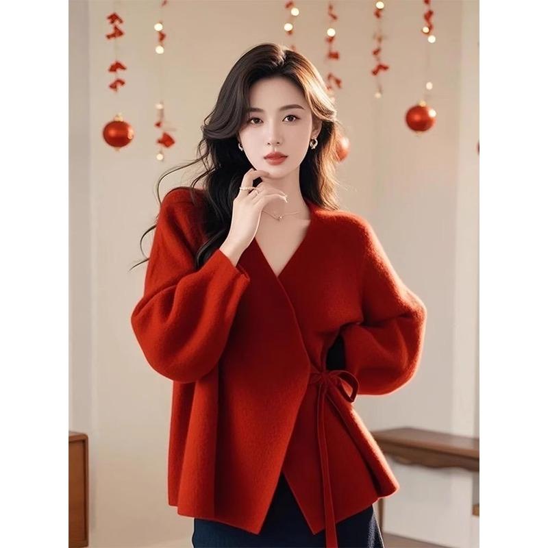 春 コーデ レディース ファッション オシャレ カワイイ シンプル きれいめ ナチュラル 上品カジュアル 婦人服 ハイエンド 赤 ニット セーター カーディガン ジャケット