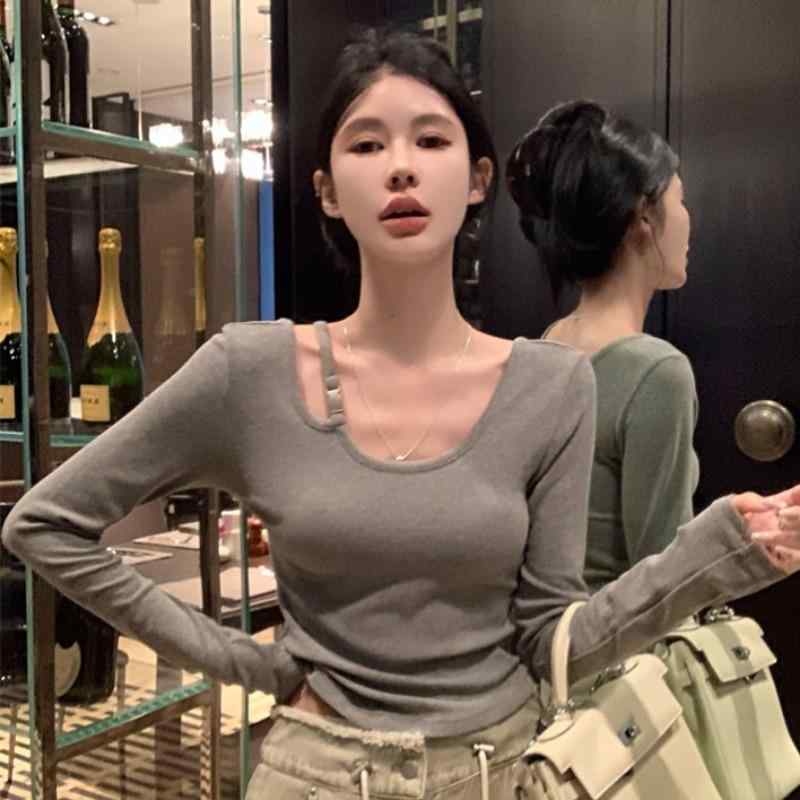 春 コーデ レディース ファッション オシャレ カワイイ シンプル きれいめ ナチュラル 上品カジュアル 婦人服 ハイウエスト ボタン Tシャツ 長袖 トップス セクシー レイヤリング