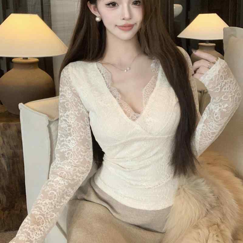 春 コーデ レディース ファッション オシャレ カワイイ シンプル きれいめ ナチュラル 上品カジュアル 婦人服 Vネック レース Tシャツ 防寒 インナー 長袖 トップス