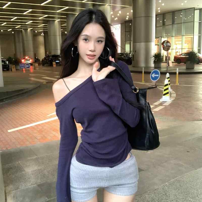 春 コーデ レディース ファッション オシャレ カワイイ シンプル きれいめ ナチュラル 上品カジュアル 婦人服 青 プリーツ 長袖 Tシャツ レイヤリング オフショルダー トップス