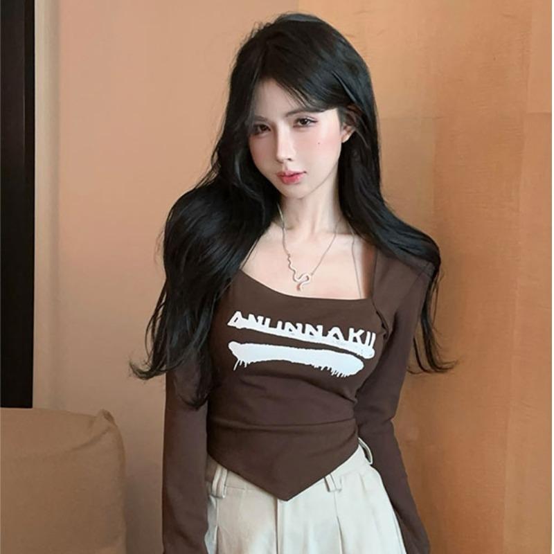 春 コーデ レディース ファッション オシャレ カワイイ シンプル きれいめ ナチュラル 上品カジュアル 婦人服 レター プリント スクエアネック 長袖 レイヤリング シャツ T スリミング スタイリッシュ トップス