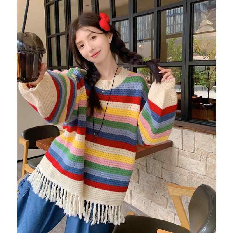 春 コーデ レディース ファッション オシャレ カワイイ シンプル きれいめ ナチュラル 上品カジュアル 婦人服 レインボー ストライプ セーター プルオーバー アウターウェア タッセル ニット トップス