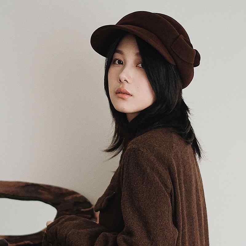 春 コーデ オシャレ 小物 科目 レディース うす暗い 家兎 フェルト  赤銅色