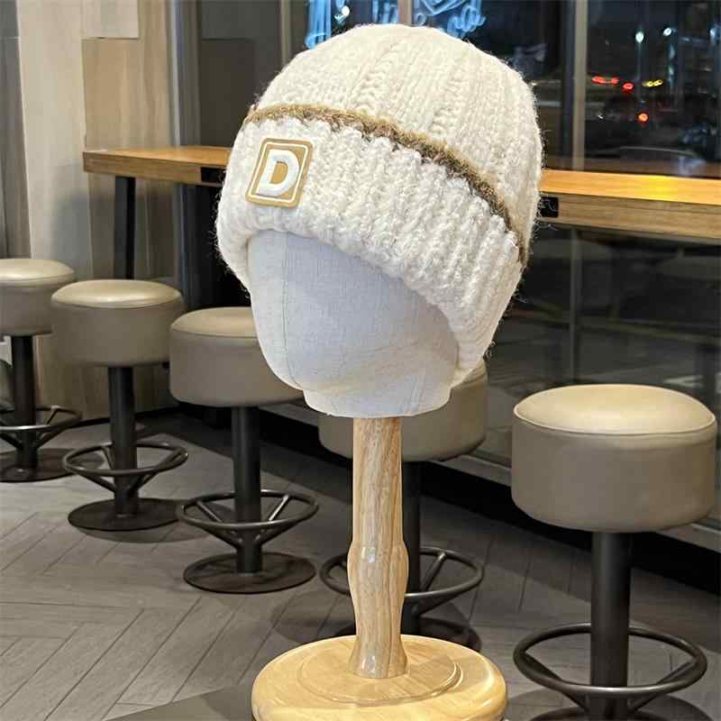 春 コーデ オシャレ 小物 アイテム レディース ウール　　耳保護　ニット帽　キャップ　文字　コントラスト　カラー