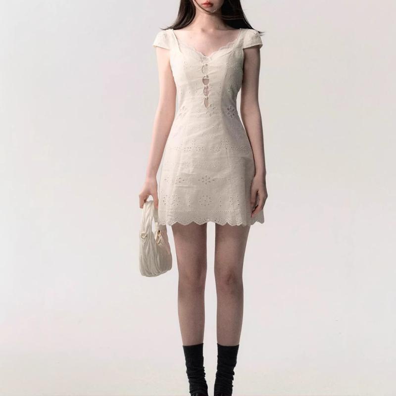 レディース ワンピース 女性用 ミルク ホワイト シンプル レース 夏服 触り 柔らか素材 軽量 通気性 フェミニン デイリー かわいい 淡色 細身シルエット レース 季節感 涼しい