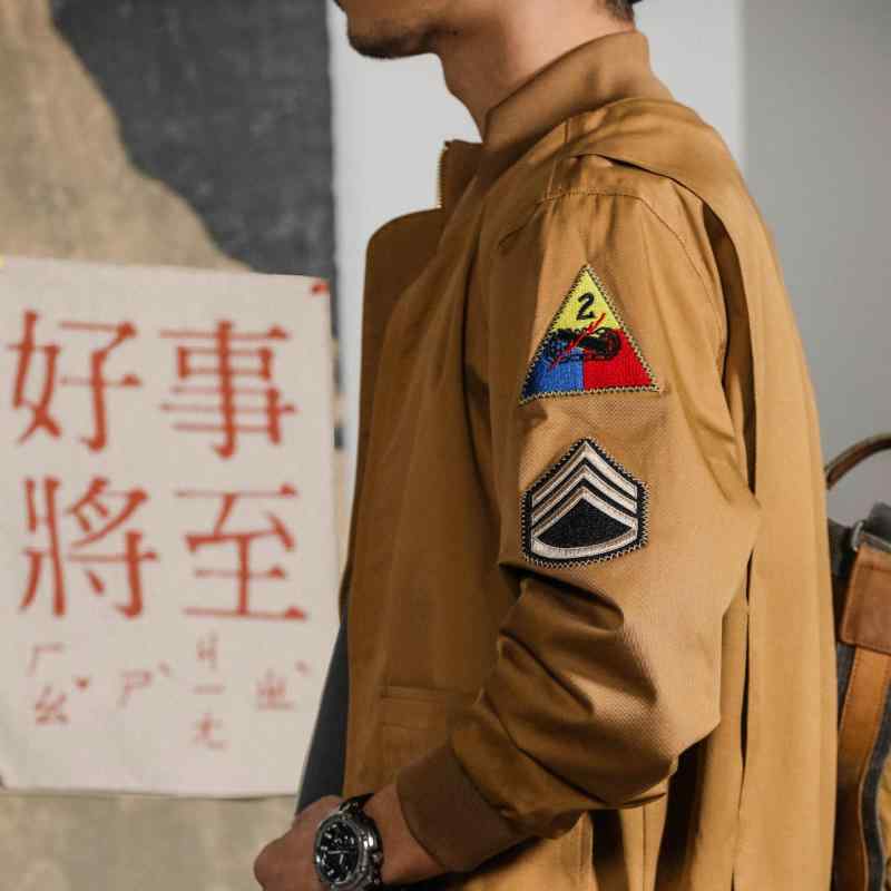 秋 冬 コーデ メンズ 服 分かりやすい 流行り物 オシャレ 成年者 かっこいい 途轍も無い大きさ 表どおり 成人男性服 アメリカン レトロ 細工物上衣 意中の女 カーキ 照明ランプ色合い 綿織物 上衣