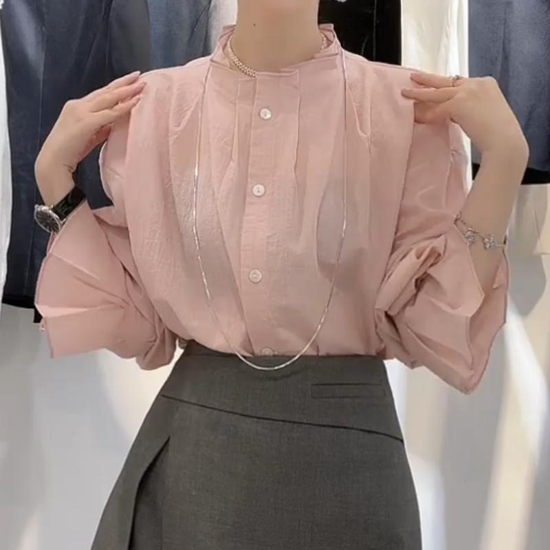 春 コーデ レディース ファッション オシャレ カワイイ シンプル きれいめ ナチュラル 上品カジュアル 婦人服 フレンチ クラシック ラウンドネック 長袖 シャツ ゆったり トップス