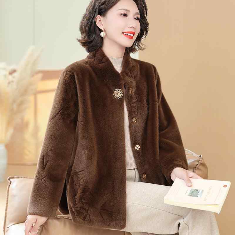 春 コーデ レディース ファッション オシャレ カワイイ シンプル きれいめ ナチュラル 上品カジュアル 婦人服 ベルベット ファー トップス