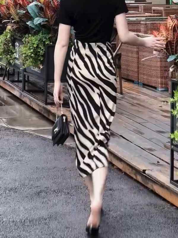 レディース 流行り物 服 オシャレ カワイイ  分かりやすい 成年者カワイイ 気が大きい大きさ  ゼブラ アセテート スコート 秋 不規則 繻子 A生産ライン 筋目 着痩せ ロング
