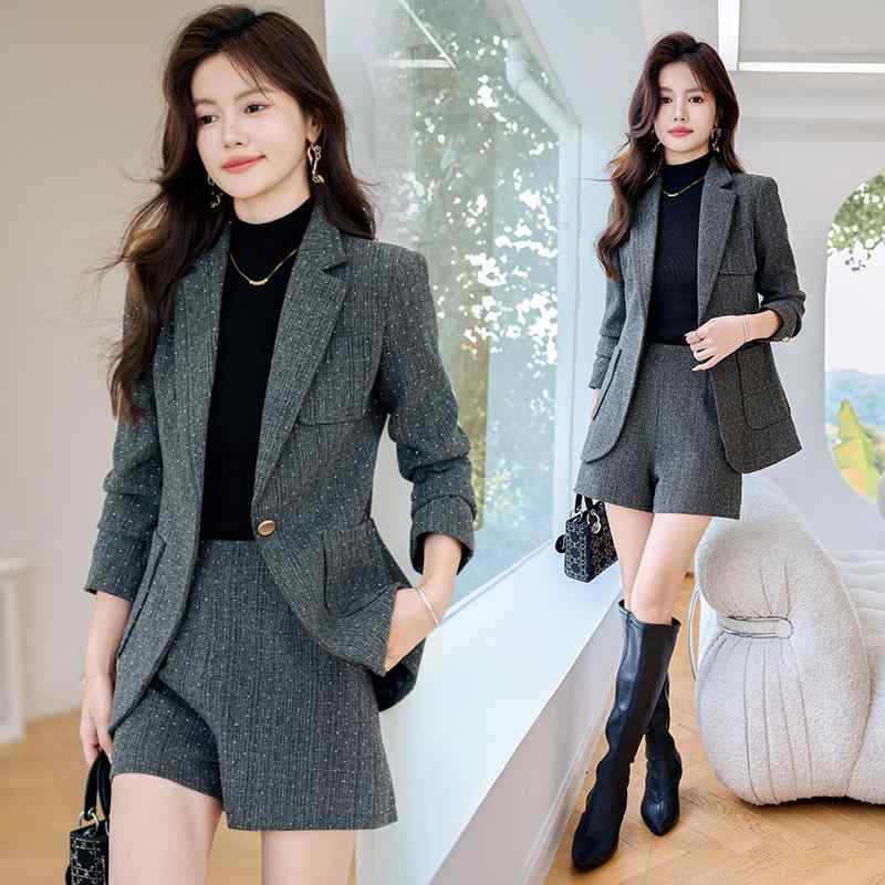 秋服 レディース ファッション オシャレ カワイイ シンプル 大人カワイイ 大きいサイズ グレー スーツ スタイル 秋 スタイル カジュアル ウェア パンツ