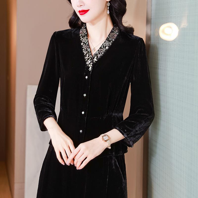 秋服 レディース 流行り物 オシャレ カワイイ  分かりやすい 成年者カワイイ 気が大きい大きさ  黒 Vのど首 長袖 プルオーバー 酉の方角 か細い 天鵝絨 トップス